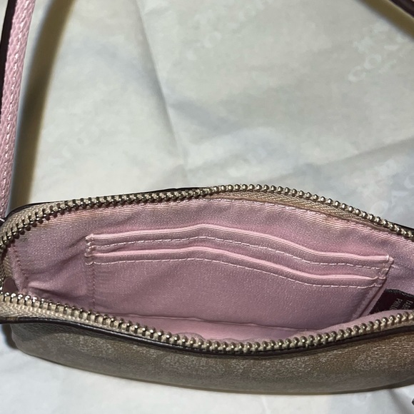 Coach small wristlet (baby pink) - Picture 4 of 9